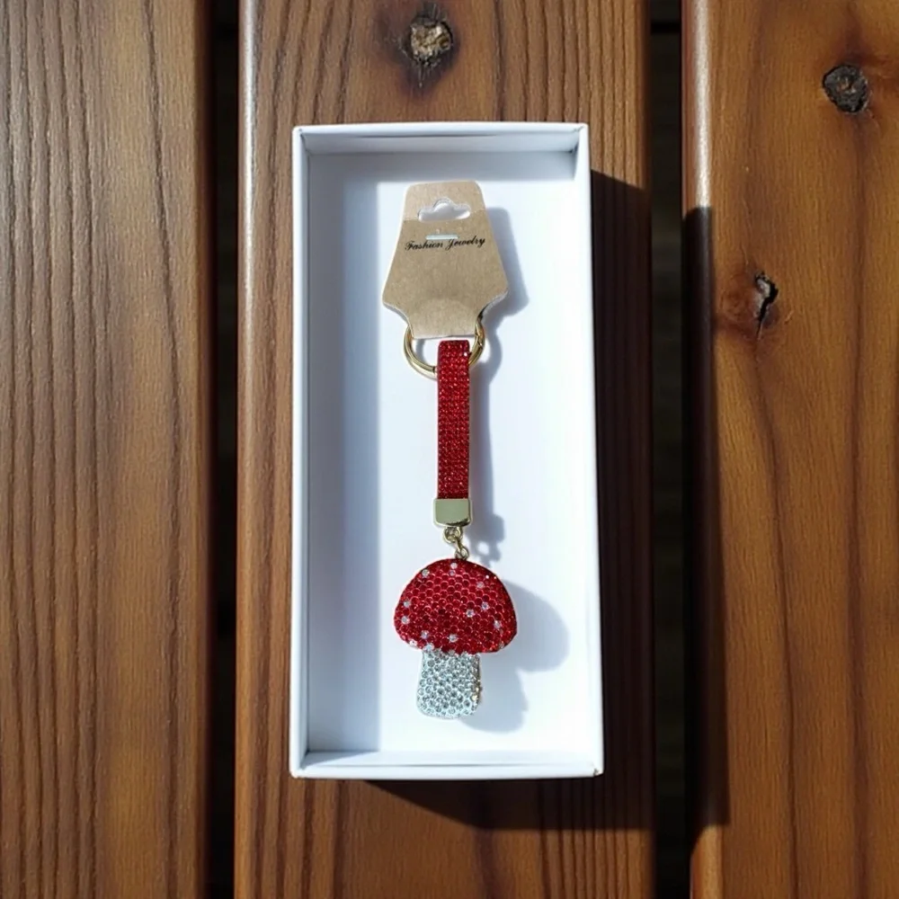 Fashion Jewelry Sparkling Red and White Mushroom Key Holder